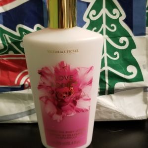 Victoria's Secret Lotion Love Addict